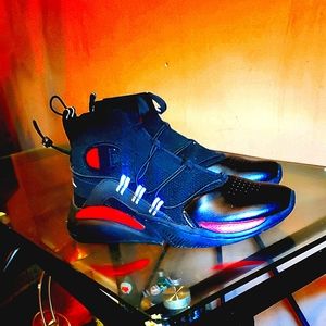 LIKE NEW MEN CHAMPION trainers......